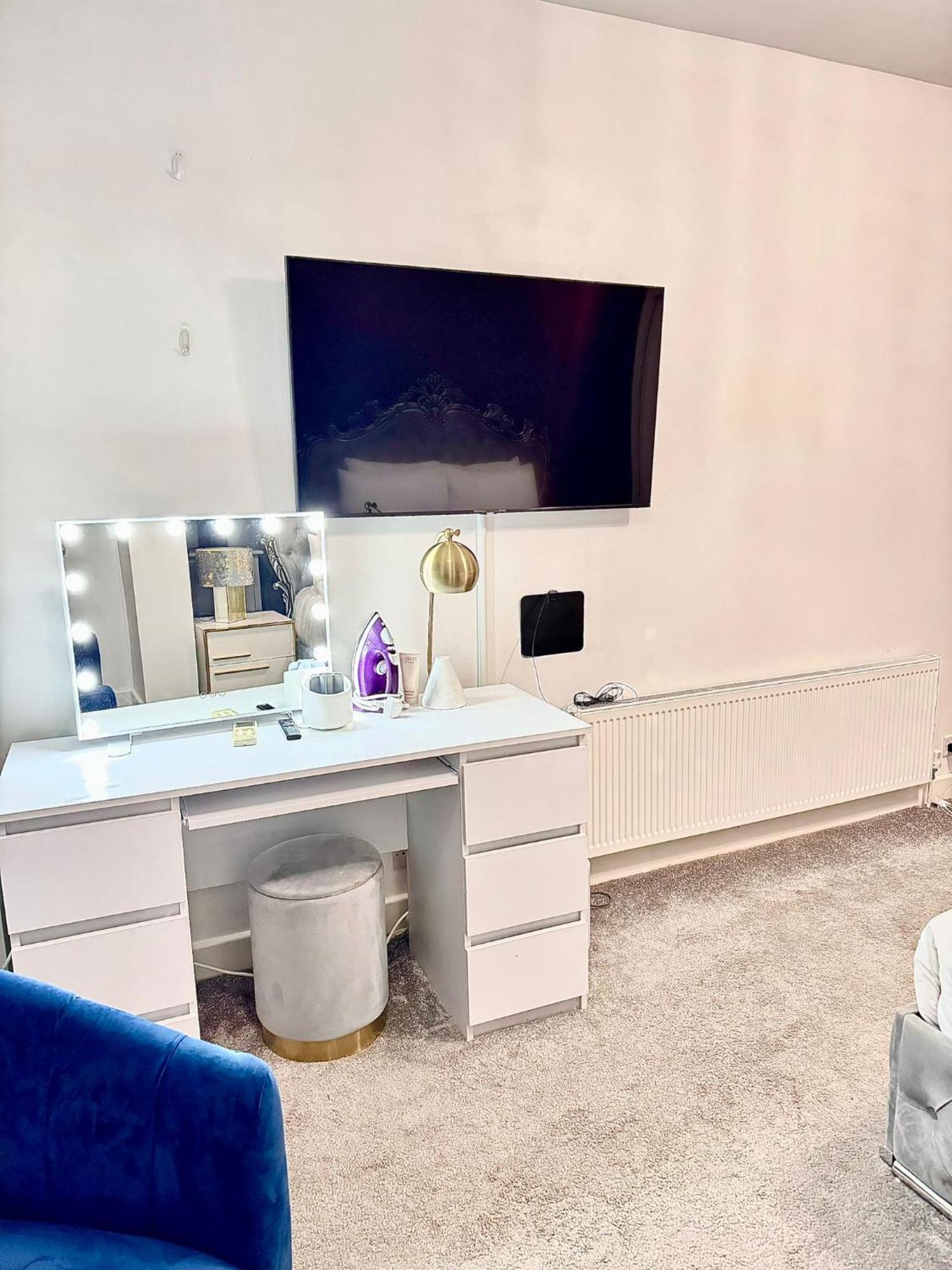 Deluxe Spacious King Size Room Hornchurch Bagian luar foto