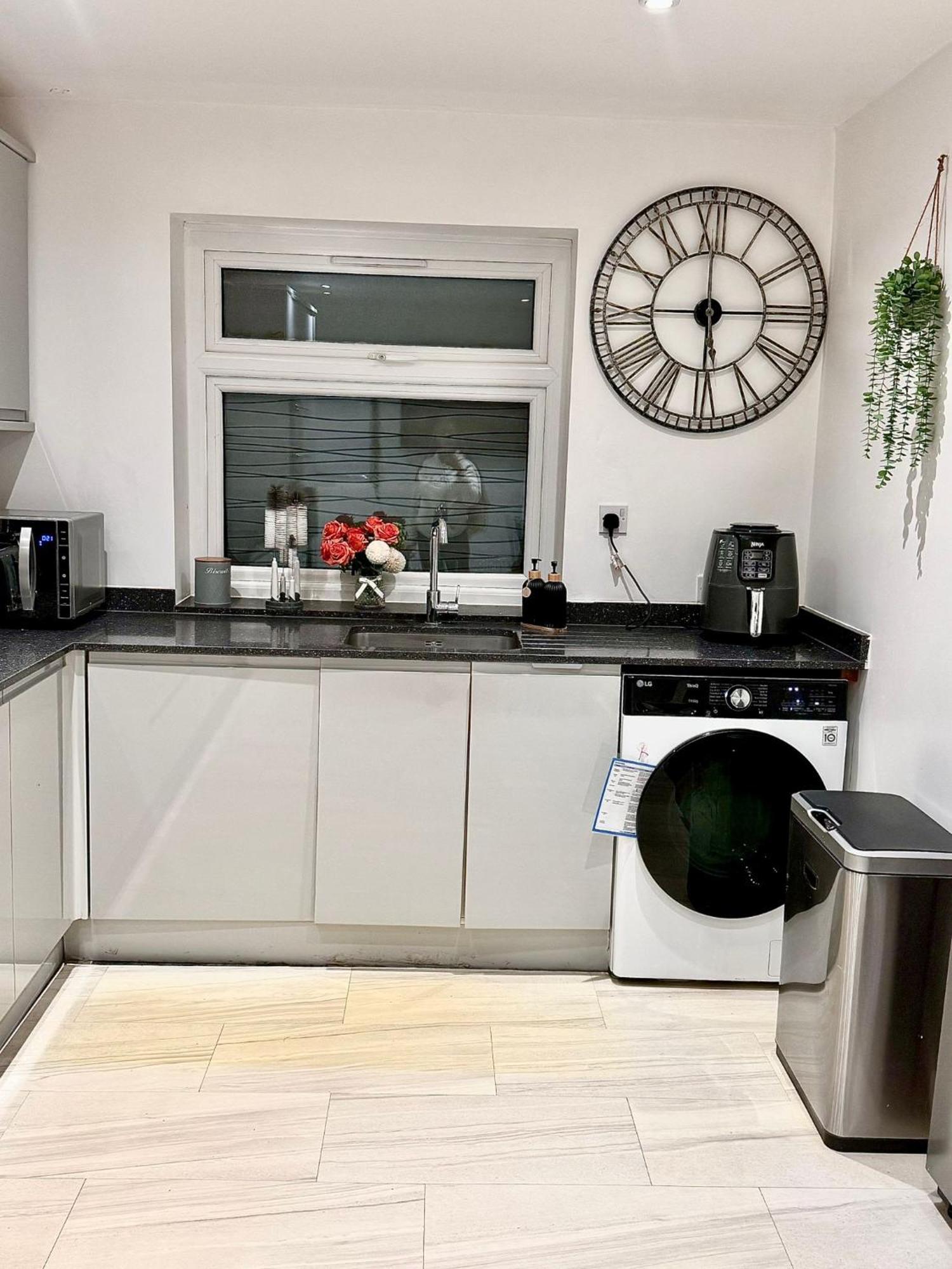 Deluxe Spacious King Size Room Hornchurch Bagian luar foto